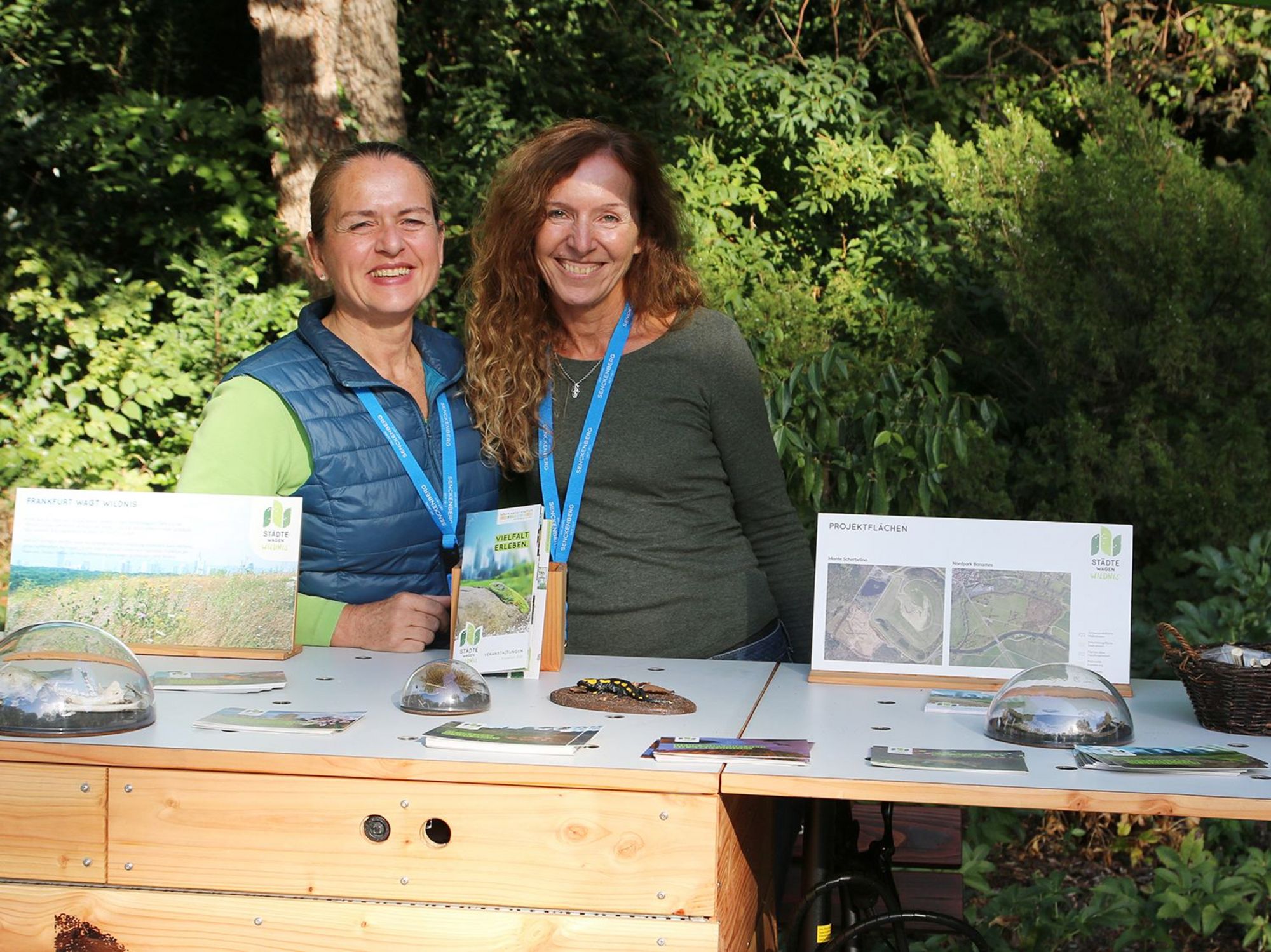 Iris Rosebrock (rechts) mit einer Kollegin bei der "Arbeit"